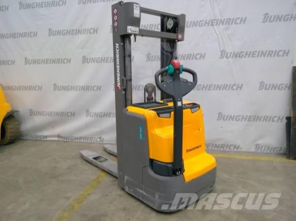 Jungheinrich EJC 214 معدات التكديس الجوالة