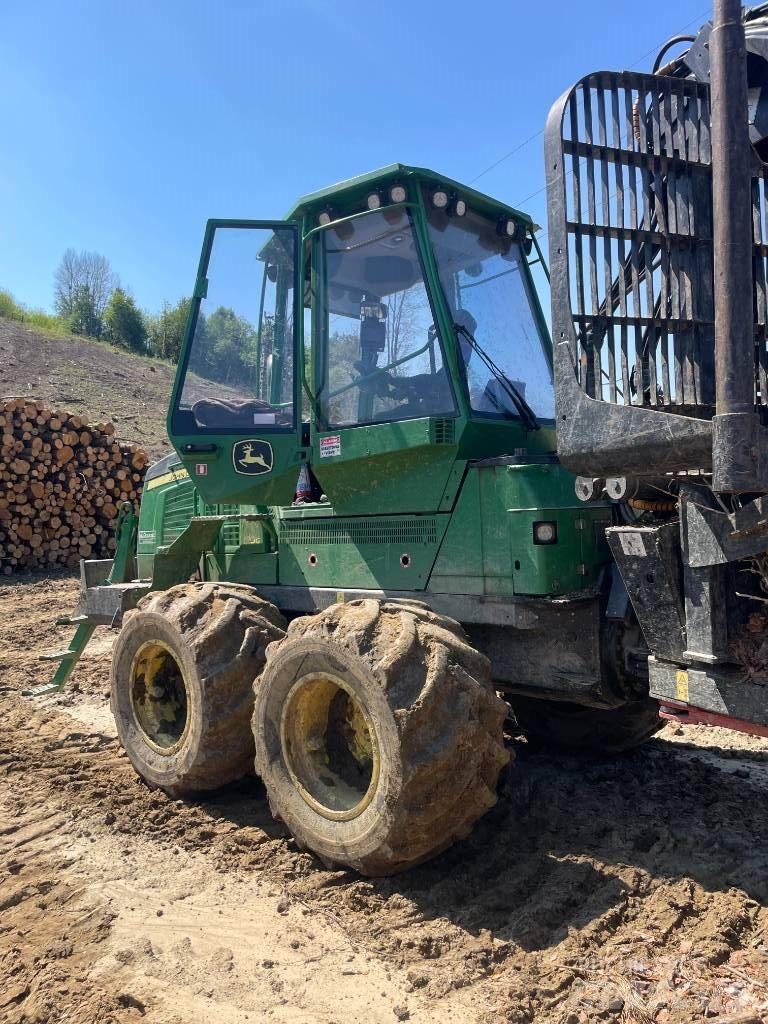 John Deere 1110G شاحنات