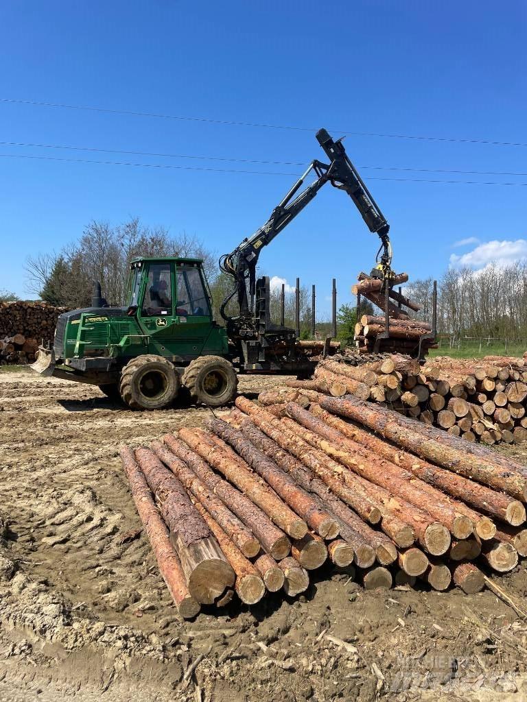 John Deere 1110G شاحنات