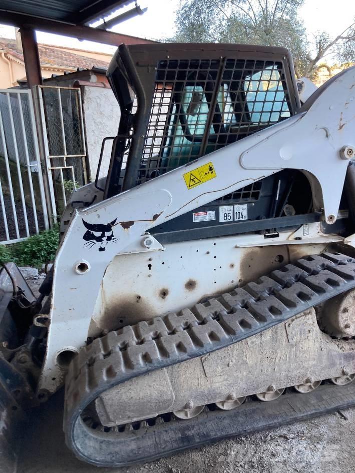 Bobcat T 300 لوادر انزلاقية التوجيه