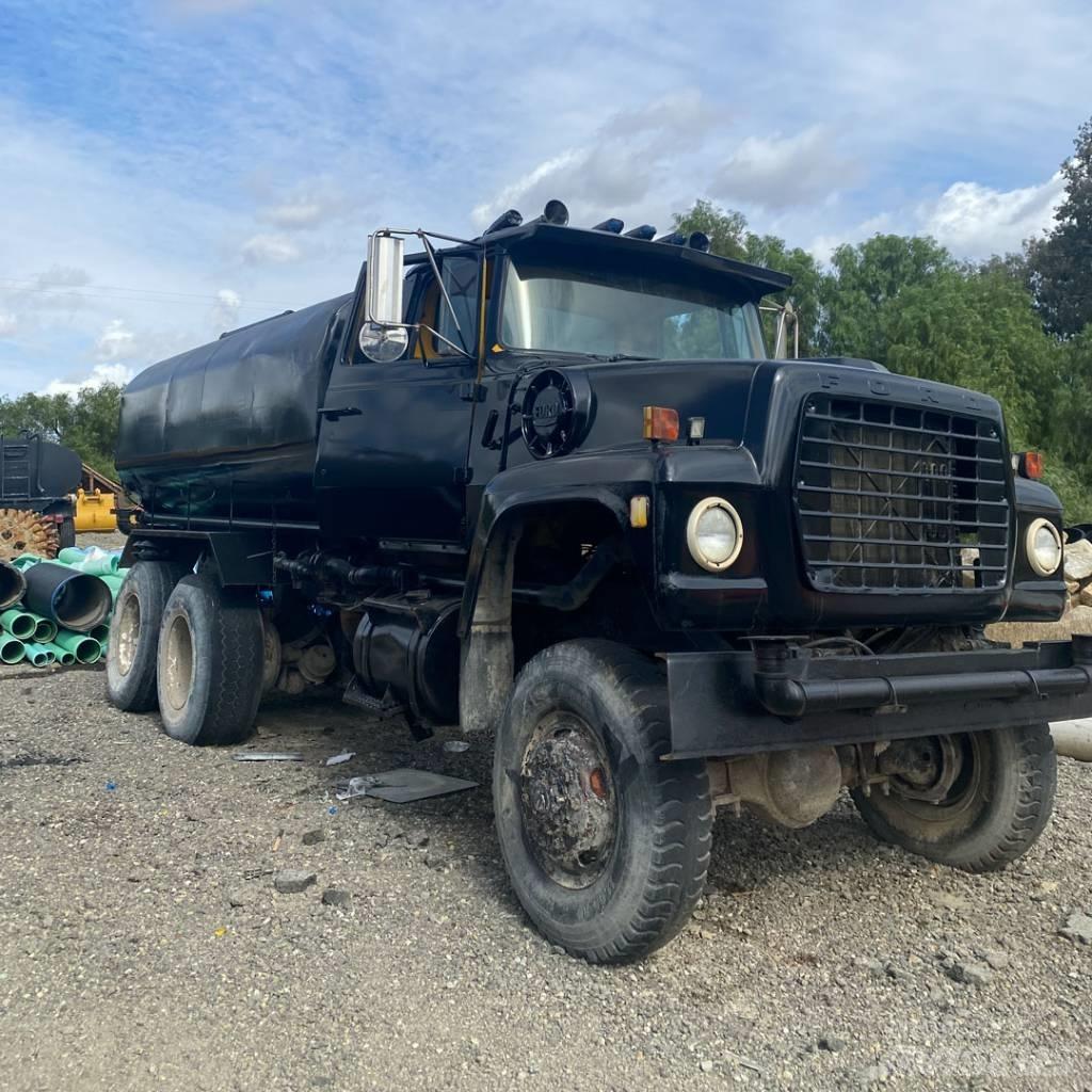 Ford 6 x 6 صهاريج مياه
