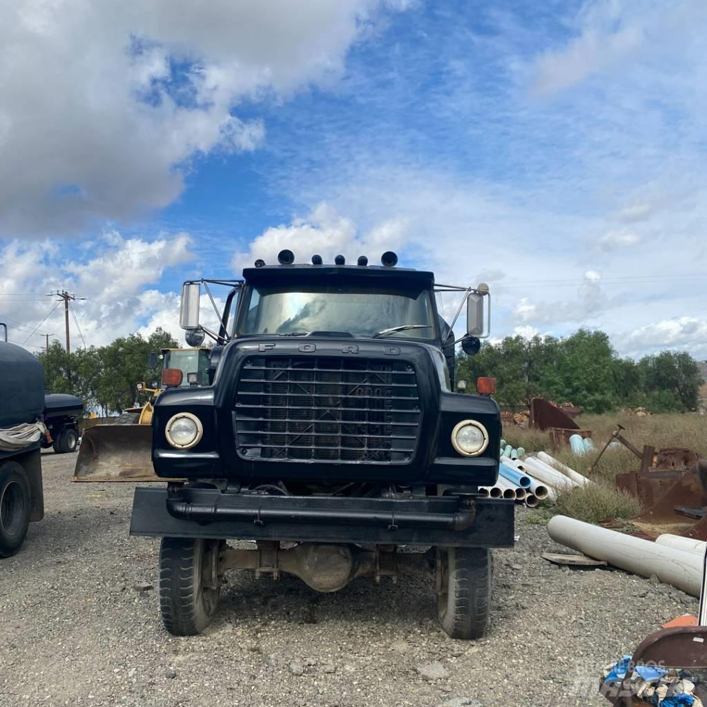 Ford 6 x 6 صهاريج مياه