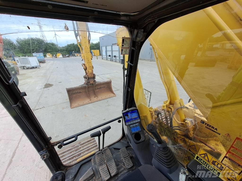 Komatsu HB365LC-3 حفارات زحافة