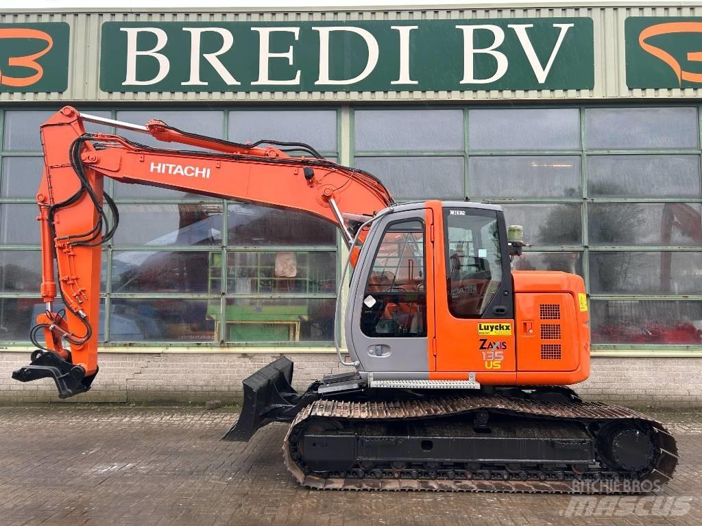 Hitachi ZX 135 US حفارات زحافة