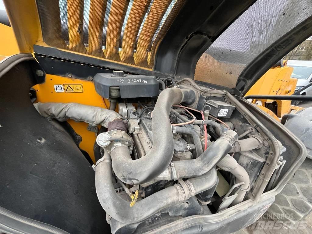 JCB 535-125 مناولات متداخلة