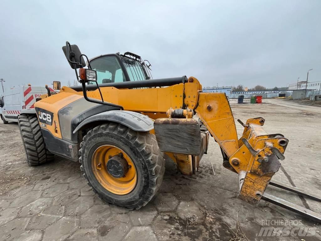 JCB 535-125 مناولات متداخلة