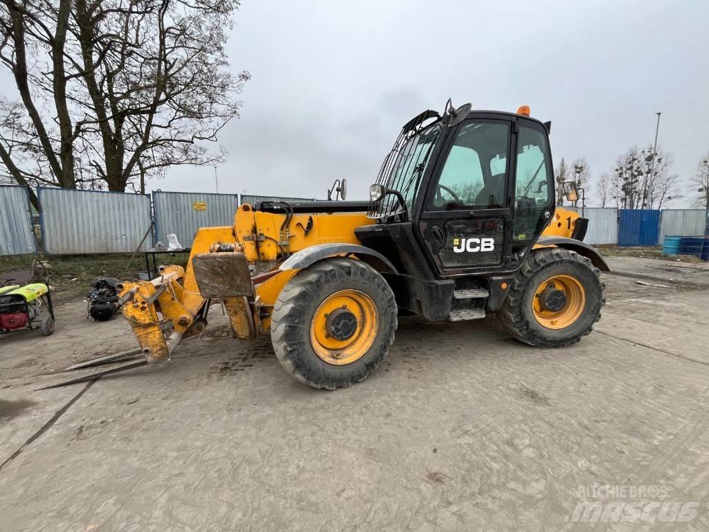 JCB 535-125 مناولات متداخلة