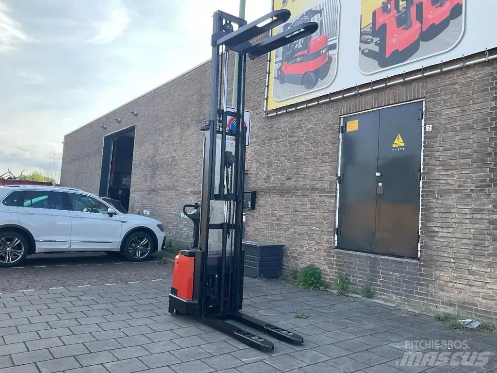 Toyota BT SWE120L معدات التكديس الجوالة