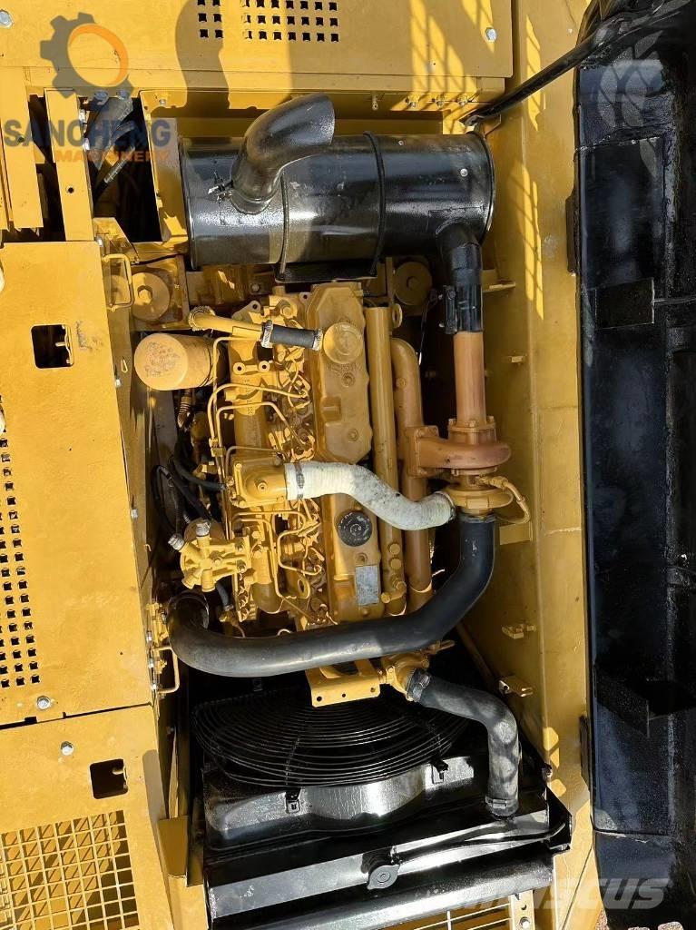 CAT 320 B حفارات زحافة