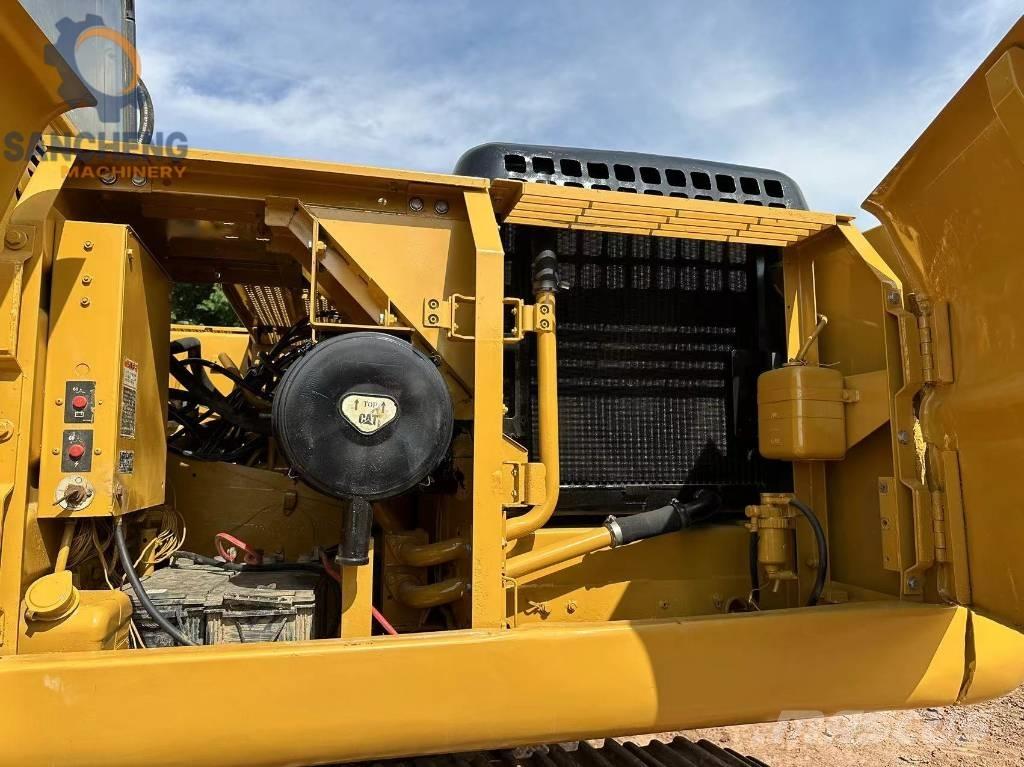 CAT 320 B حفارات زحافة