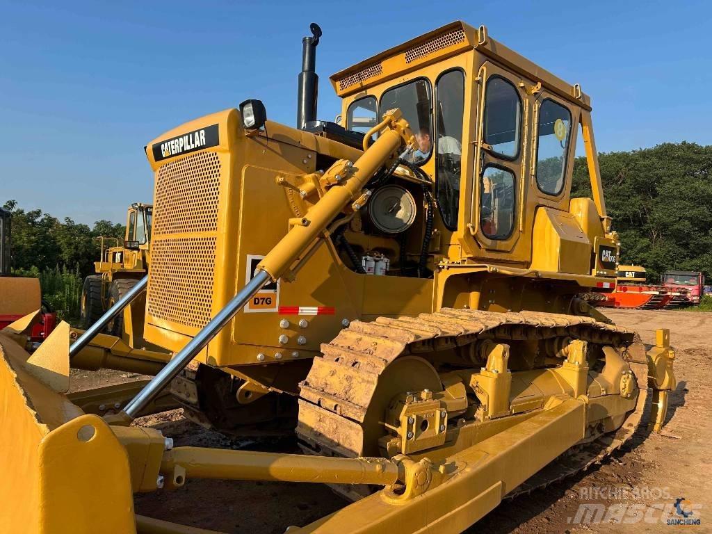 CAT D 7 G بلدوزرات مجنزرة