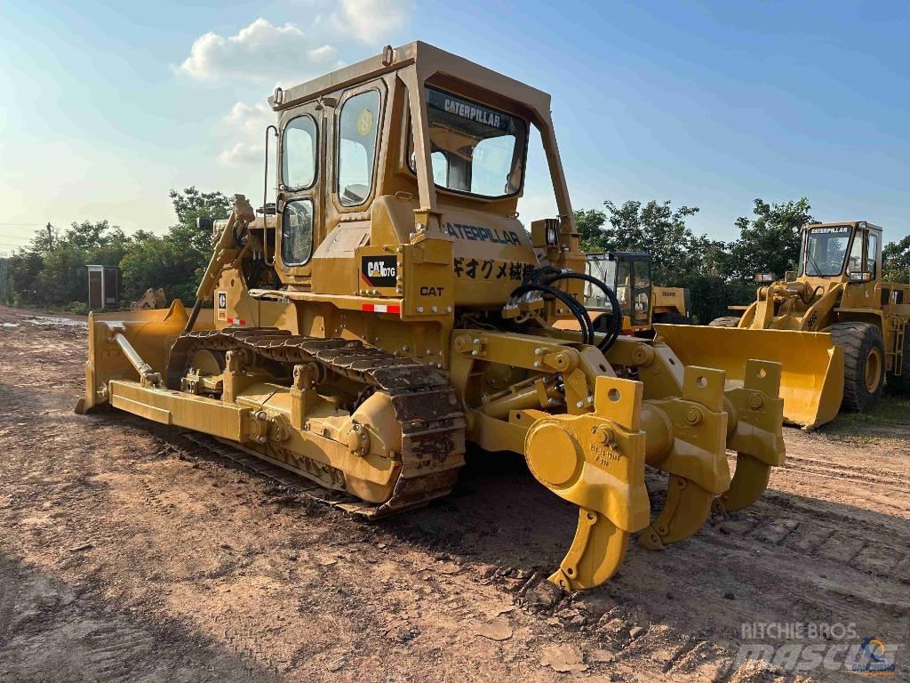 CAT D 7 G بلدوزرات مجنزرة