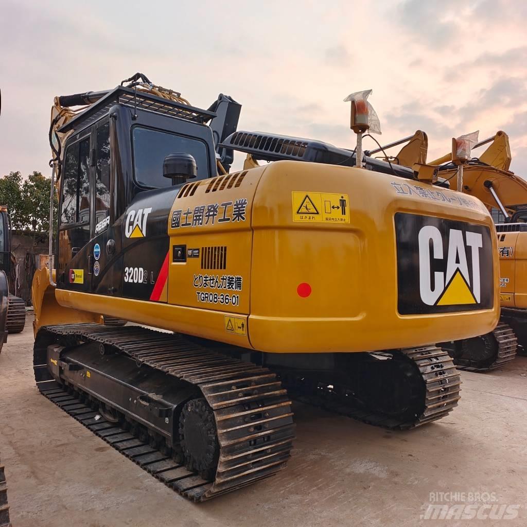 CAT 320 D حفارات زحافة