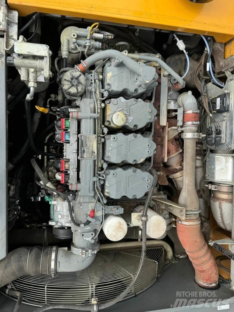 Liebherr LH 30 M مناولات المخلفات / مناولات صناعية
