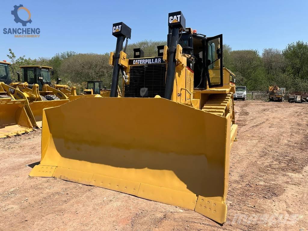 CAT D 8 R بلدوزرات مجنزرة