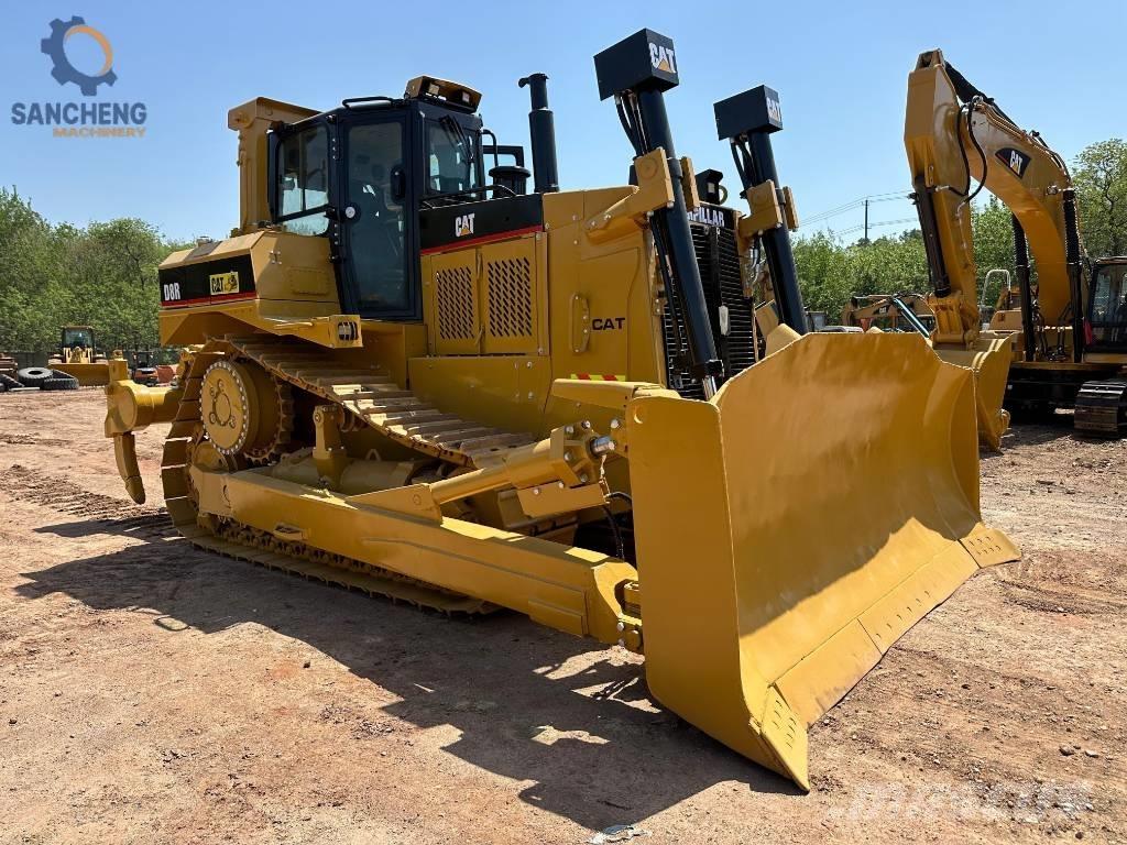 CAT D 8 R بلدوزرات مجنزرة