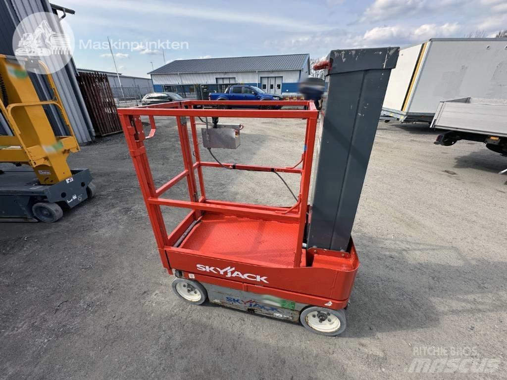 SkyJack SJ 12 رافعات السارية الرأسية