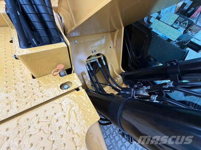 CAT 325-07 حفارات زحافة