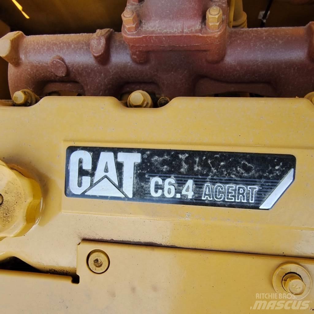 CAT 320D2 حفارات زحافة