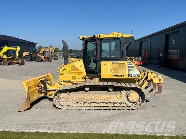 Komatsu D 51 PXi-24 بلدوزرات مجنزرة
