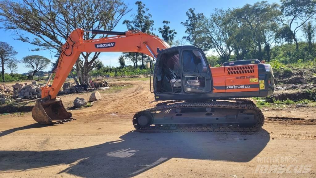 Doosan DX 225 LCA حفارات زحافة