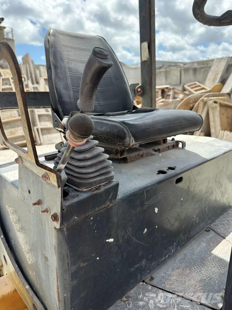 Bomag BW 120 AD-3 مداحل ثنائية الاسطوانة