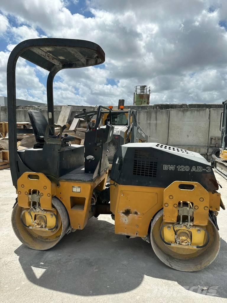 Bomag BW 120 AD-3 مداحل ثنائية الاسطوانة