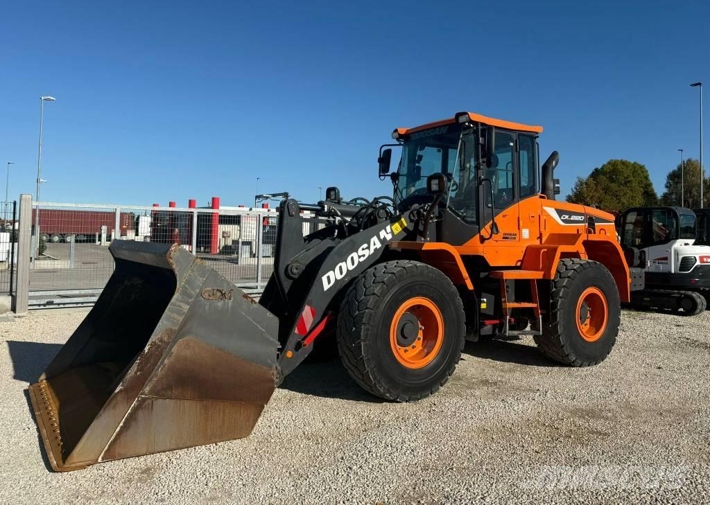 Doosan DL 220-5 لوادر بعجل