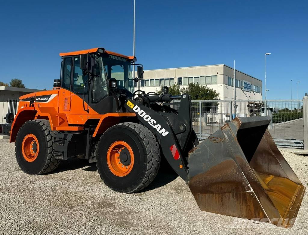 Doosan DL 220-5 لوادر بعجل
