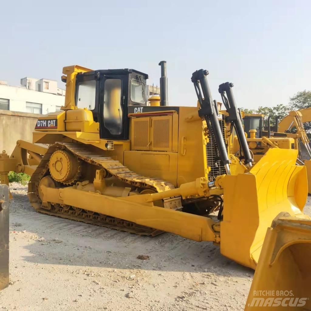 CAT D7H بلدوزرات مجنزرة