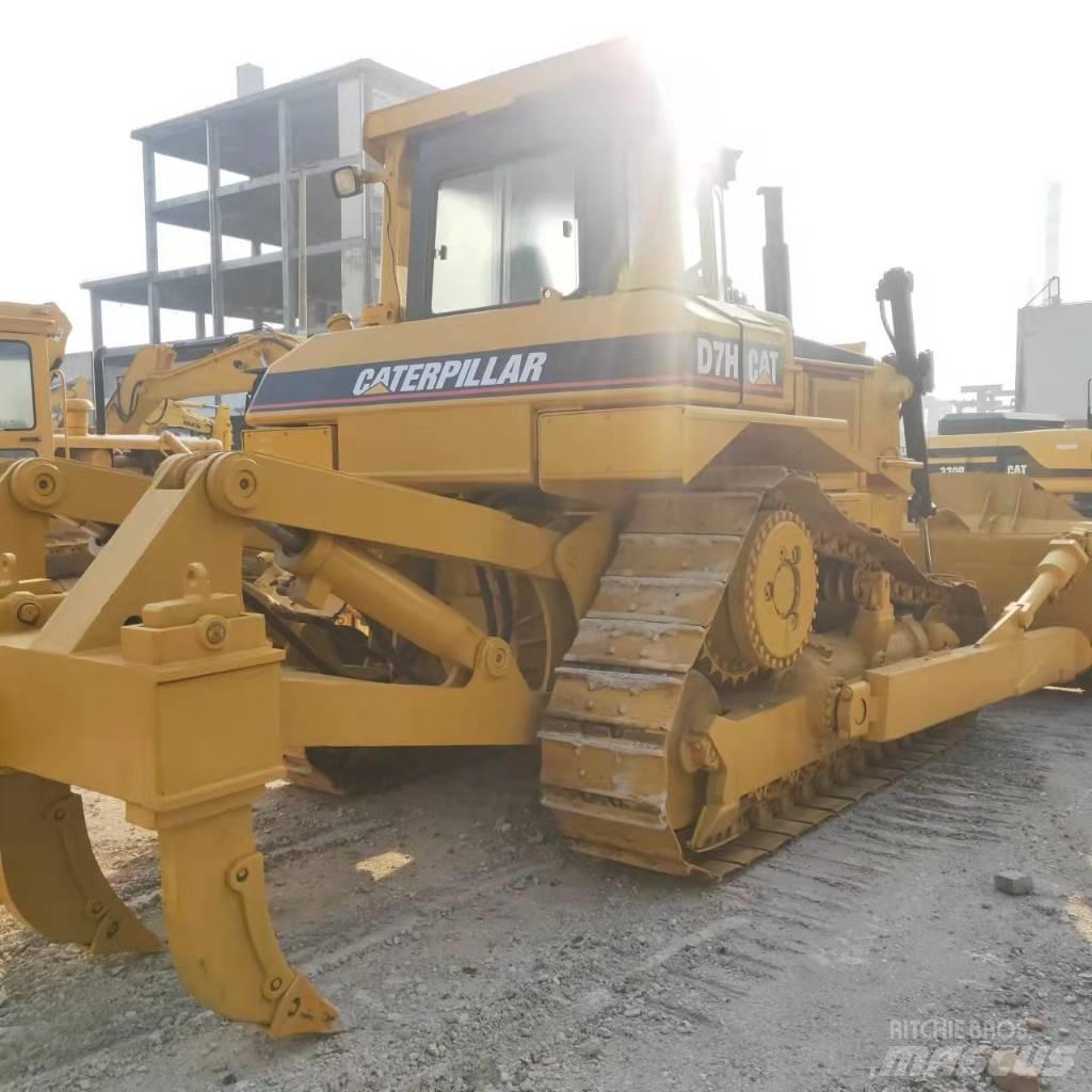 CAT D7H بلدوزرات مجنزرة