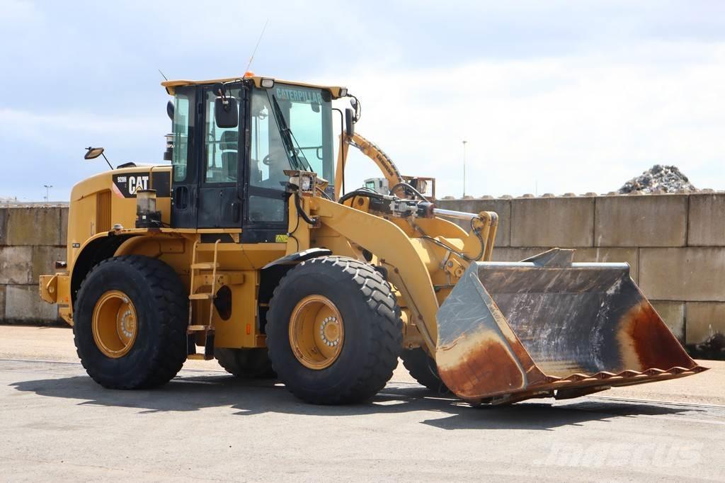CAT 928H لوادر بعجل