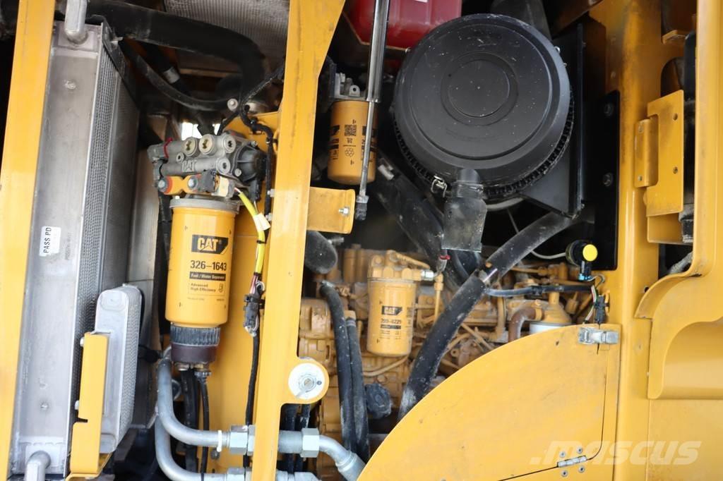 CAT 928H لوادر بعجل