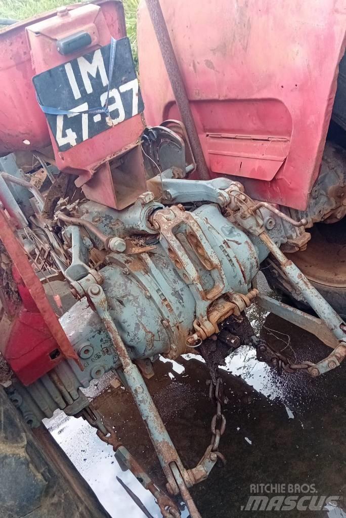 Massey Ferguson 165 الجرارات