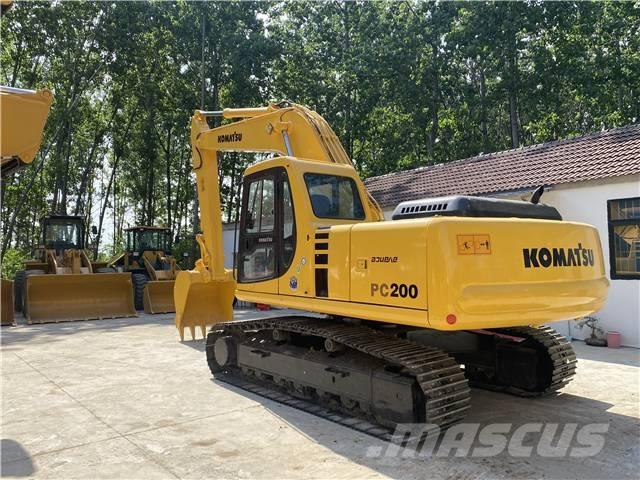 Komatsu PC200-7 حفارات زحافة