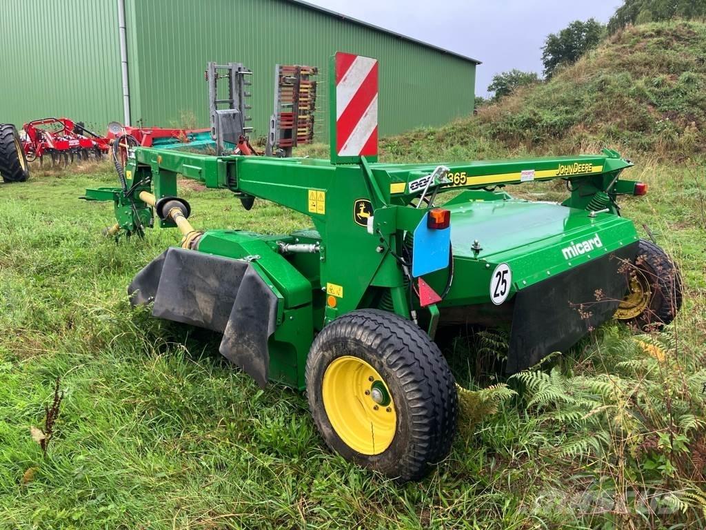 John Deere 1365 ماكينات جز العشب