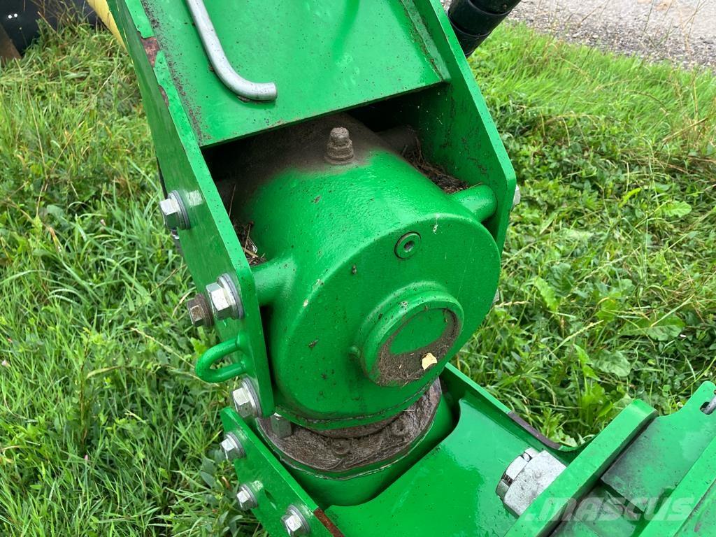 John Deere 1365 ماكينات جز العشب