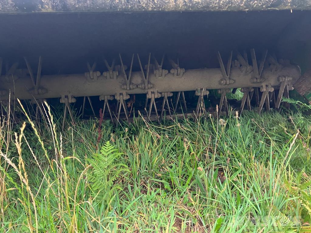 John Deere 1365 ماكينات جز العشب