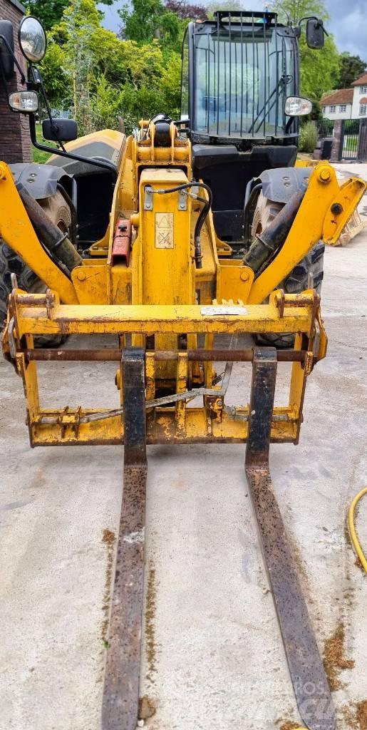 JCB 535-125 Hiviz مناولات متداخلة