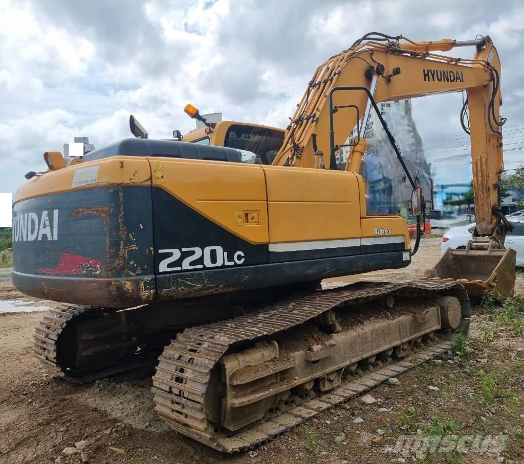 Hyundai Robex 220 LC حفارات زحافة