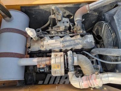 Hyundai Robex 220 LC حفارات زحافة