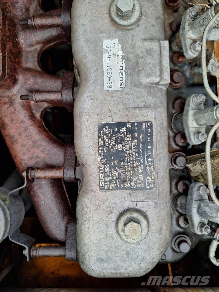 JCB JS 220 LC حفارات زحافة