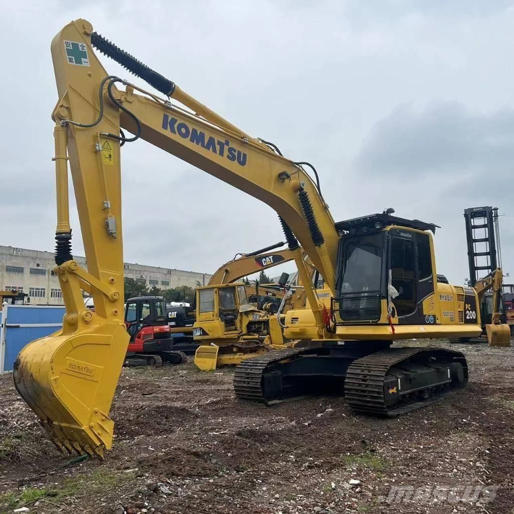 Komatsu PC 200-8 حفارات زحافة