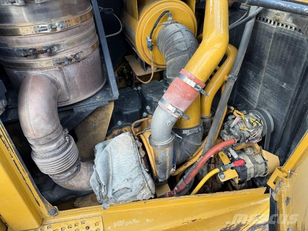 CAT D 8 T LGP بلدوزرات مجنزرة