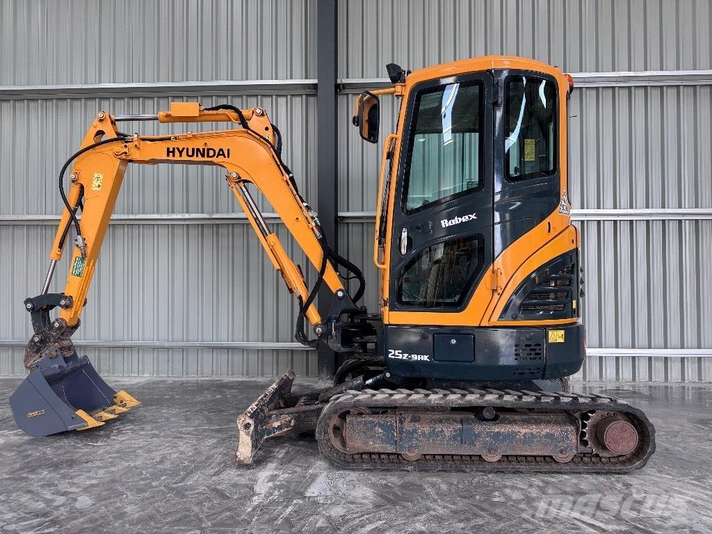 Hyundai R25Z-9 AK حفارات صغيرة أقل من 7 طن (حفارات صغيرة)