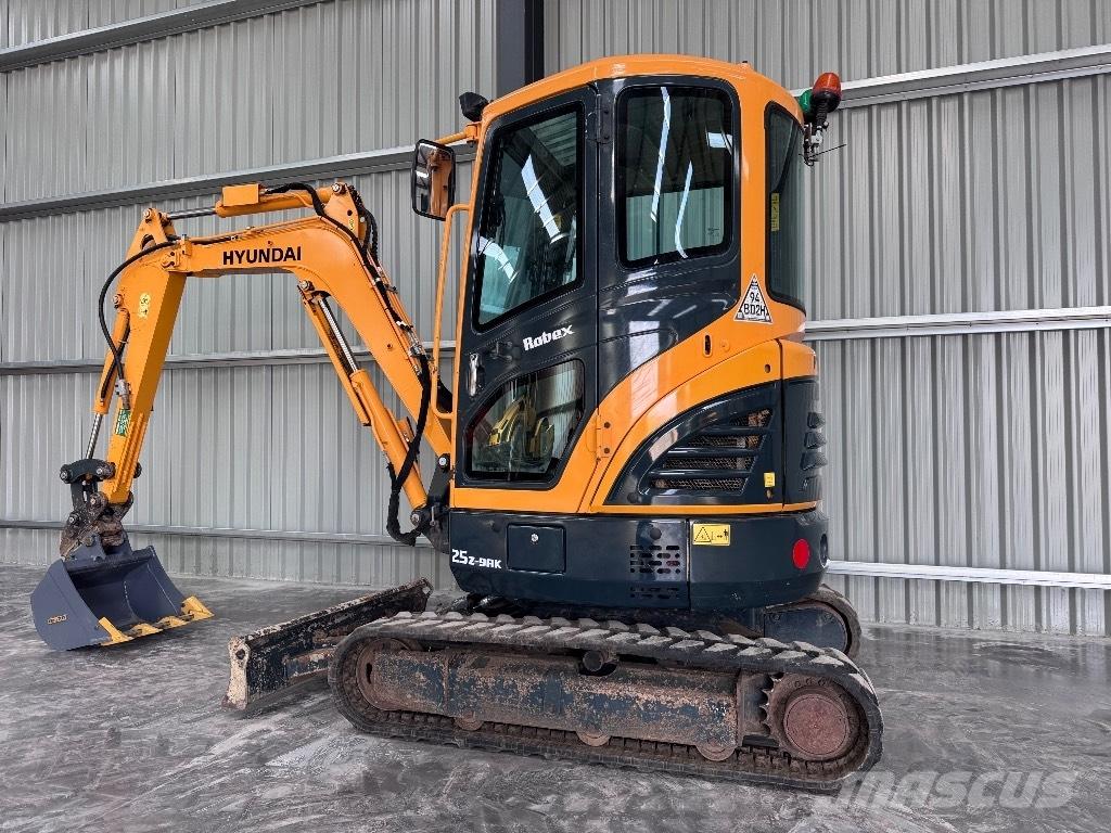 Hyundai R25Z-9 AK حفارات صغيرة أقل من 7 طن (حفارات صغيرة)