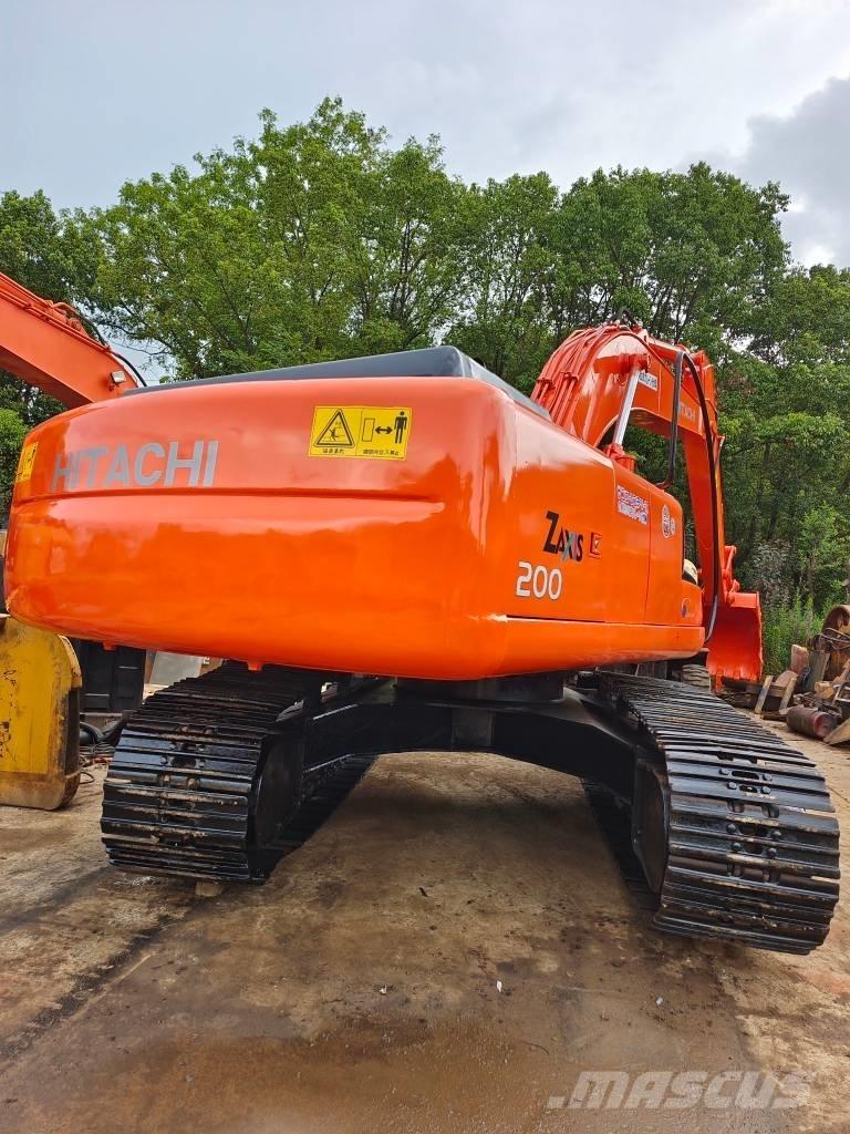 Hitachi EX 200-5 حفارات زحافة