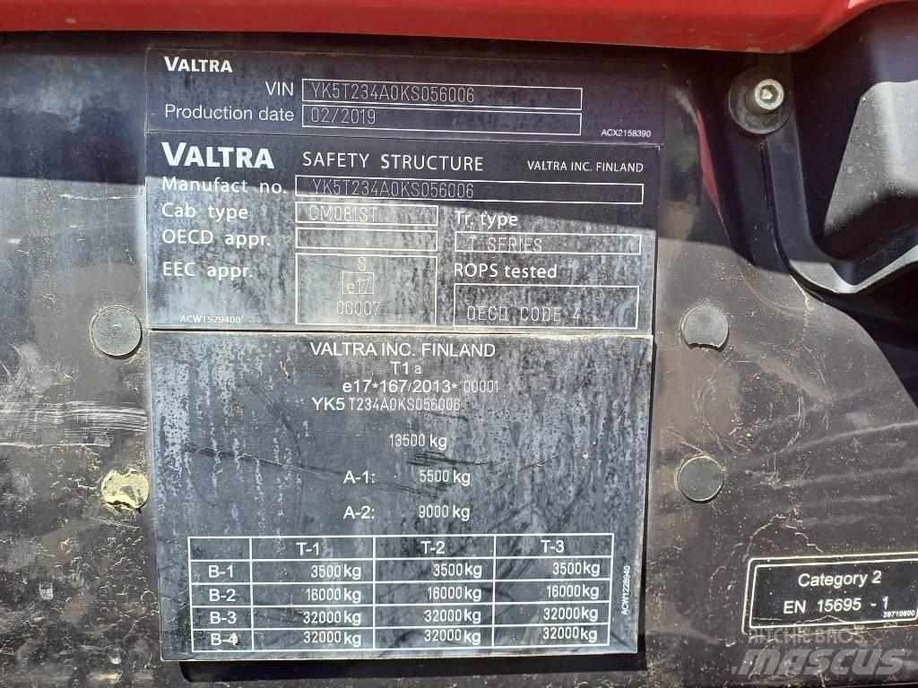 Valtra T 234 A الجرارات