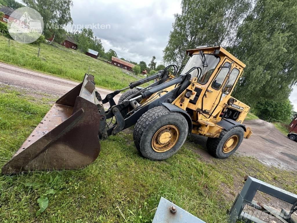 Volvo BM 4300 لوادر بعجل