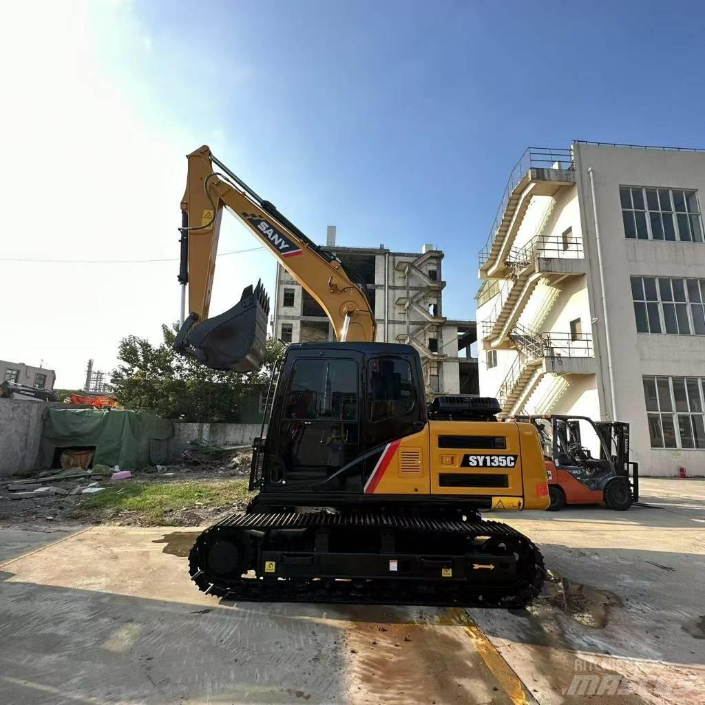 Sany SY 135 C حفارات زحافة
